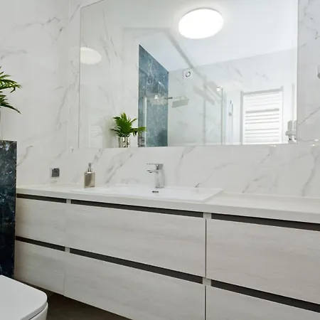 Goscinne Idalia ホームステイ