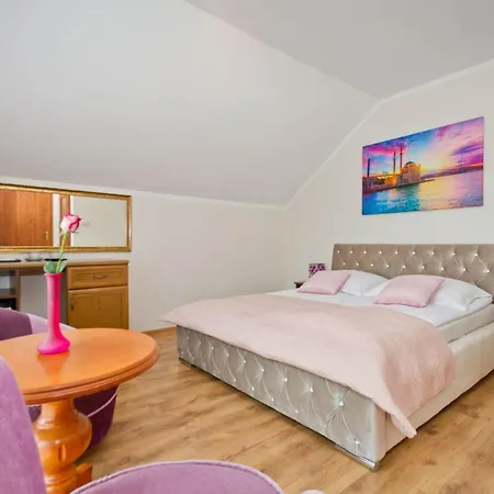 Goscinne Idalia Karwia