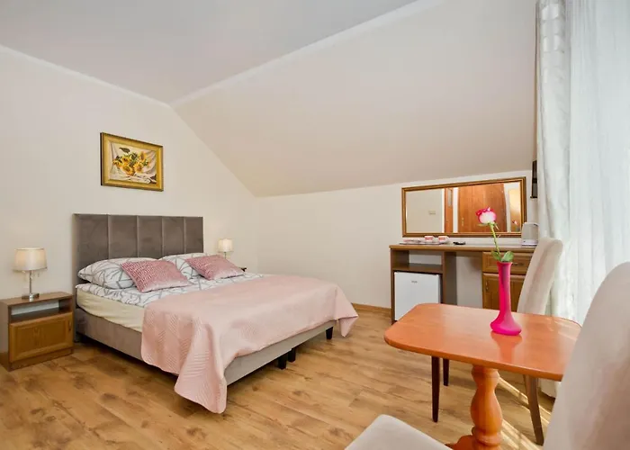 Goscinne Idalia Homestay *