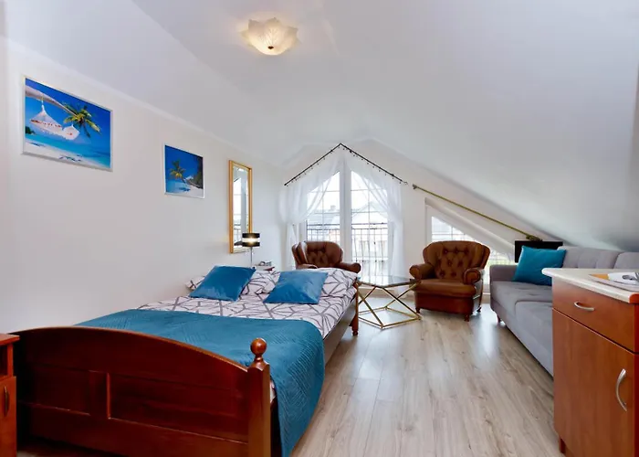 Goscinne Idalia Homestay *